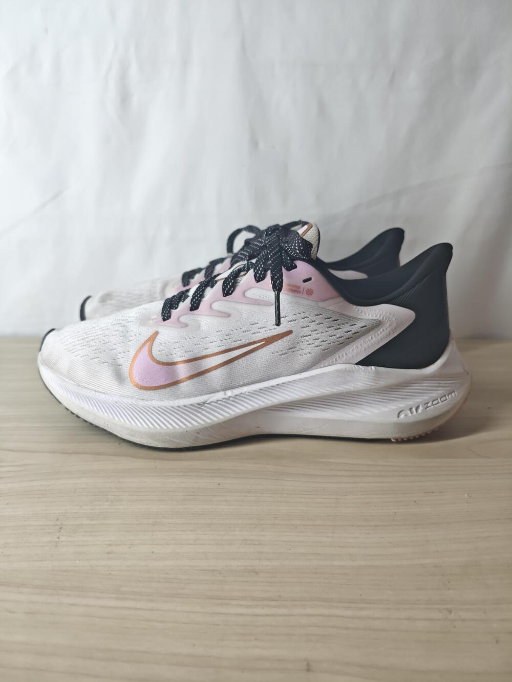 Nike Running Shoes Womens Size 8.5 White Pink Black Air Zoom CJ0302-501 Sneakers